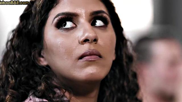 у психолога большая грудь, а у клиента - публичка прямо при жене