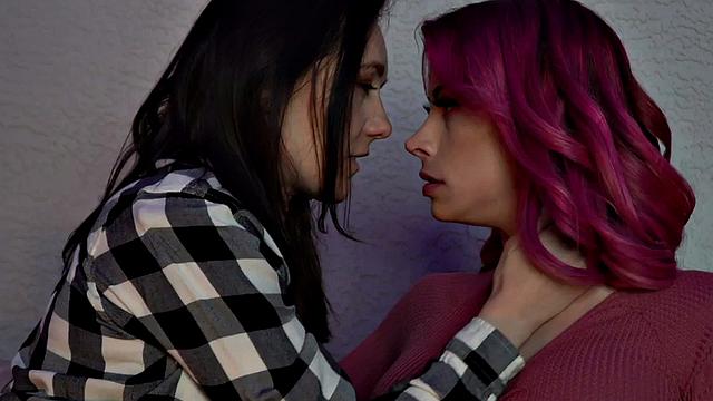 Pink hair TS with tattoos rimmed by fucked babe