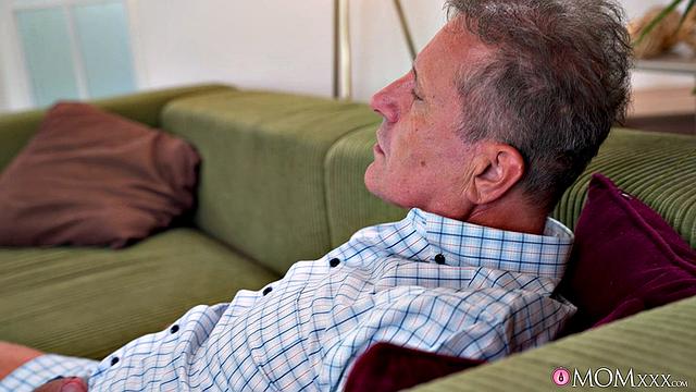 Babysitter seduces a married man