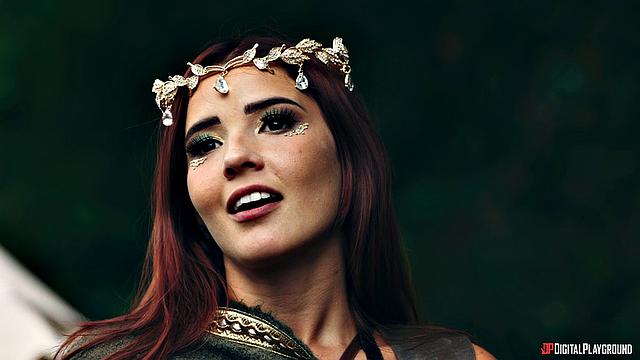 два рыцаря жёстко трахают стервозную сестру принцессы прямо в лесу