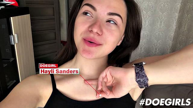 Хайли Сандерс дрочит перед камерой и играет с игрушкой в своем утре на карантине.