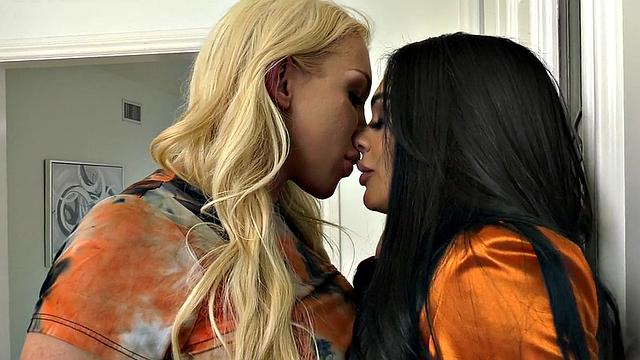 Seduced wild shemale by nasty trans in anal hole