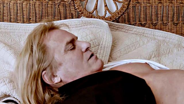 Хитрый тесть трахает милую невесту до свадьбы - Кензи Ривз