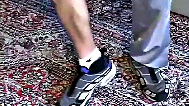 Это название непонятно, и оно не выглядит как название взрослого видео