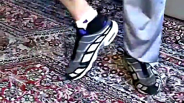 Это название непонятно, и оно не выглядит как название взрослого видео