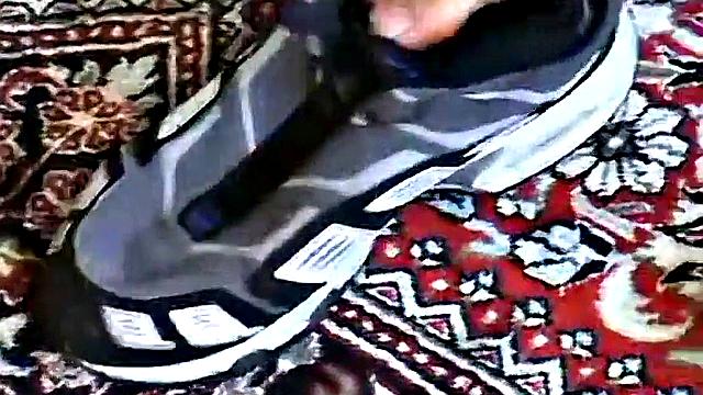 Это название непонятно, и оно не выглядит как название взрослого видео