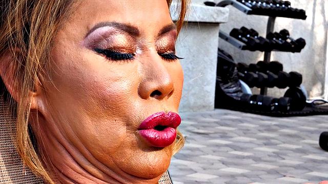 Minka: Bikini Buster