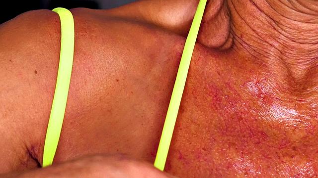 Minka: Bikini Buster