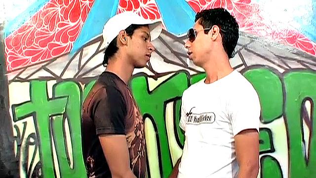 Латиносы не могут остановиться - жаркий гей-секс без резины в Мексике