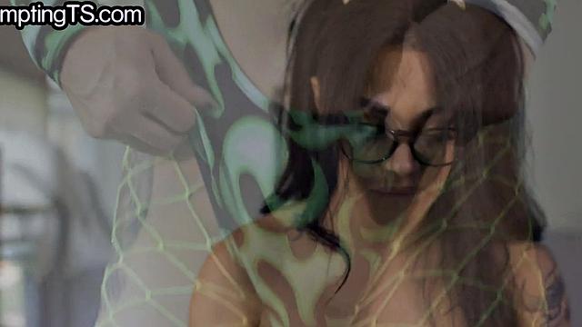 Cockhungry Tranny assfucked by handyman