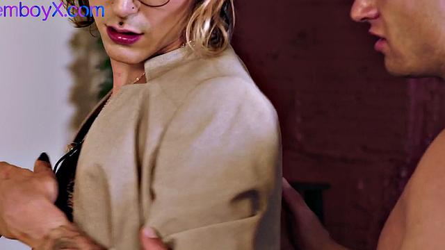 Femboy artist assdrilled and facialized in gallery