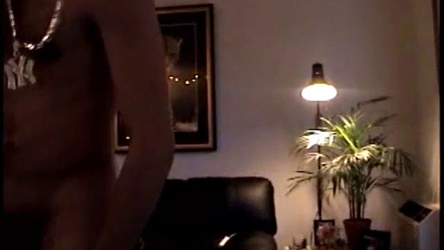 Энрике не успевает сказать спасибо, уже кончает