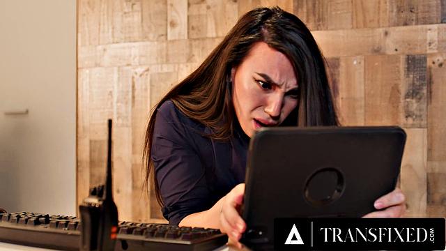 TRANSFIXED - Summer Hart Gets Creampied By Izzy Wilde, Security Kasey Kei Eats Cum In Pussy