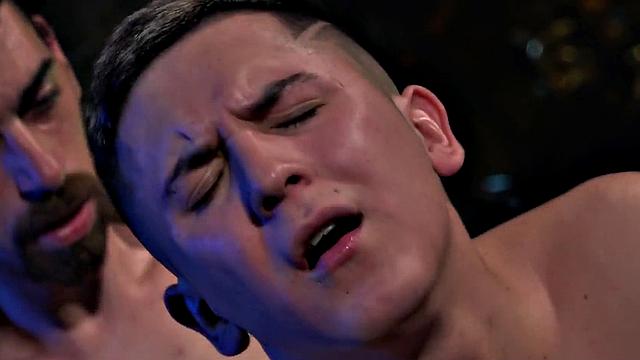 Blowing twink breeded by hung DILF in doggystyle pose