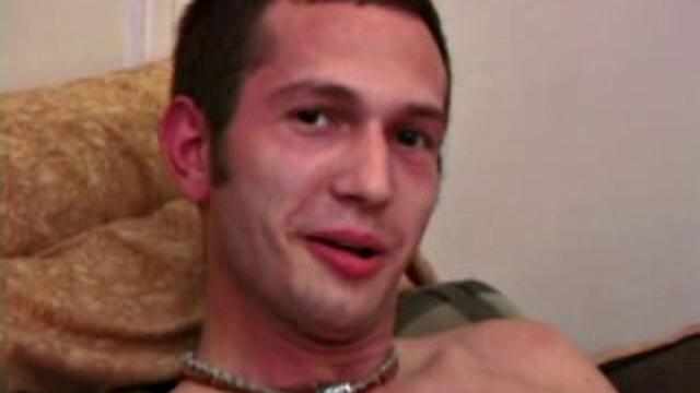 Che Playing With Dildo