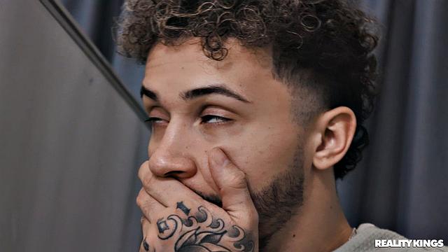 Когда твоя девушка и репетитор обе согласны на практику втроём - урок биологии превращается в жёсткое траханье втроём с Kylie Rocket и Rachael Cavalli, а парень забывает про учёбу и начинает изучать тела на практике, а не по книжкам.