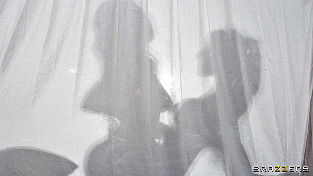 в этом госпитале все озабочены: четверо трахаются прямо в палате