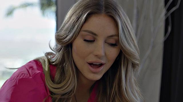 Busty lesbian MILFs pussylicking