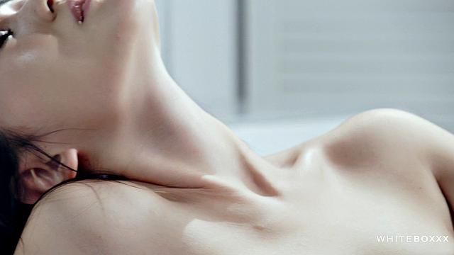 Gorgeous Asian in Sensual Sex