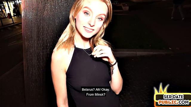 немецкая блондинка с тату устроила себе весёлый номер в отеле