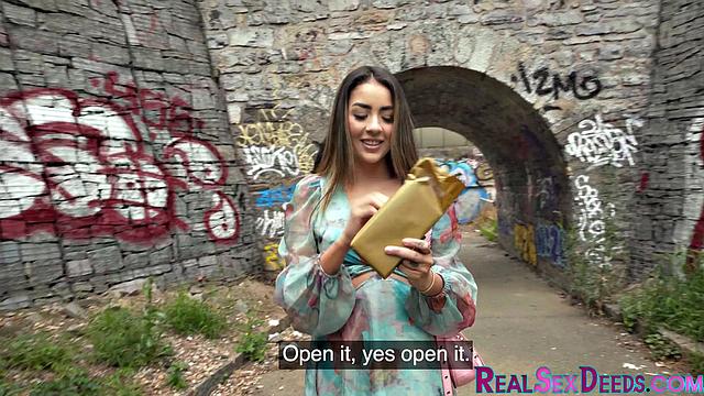 21yo public babe cock-sucking in public