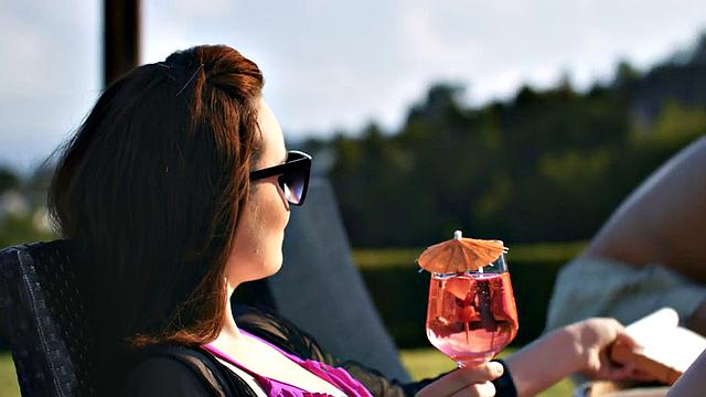 Outdoor babe bounces on lover's cock after pussylicking