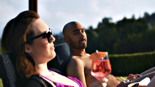 Outdoor babe bounces on lover's cock after pussylicking