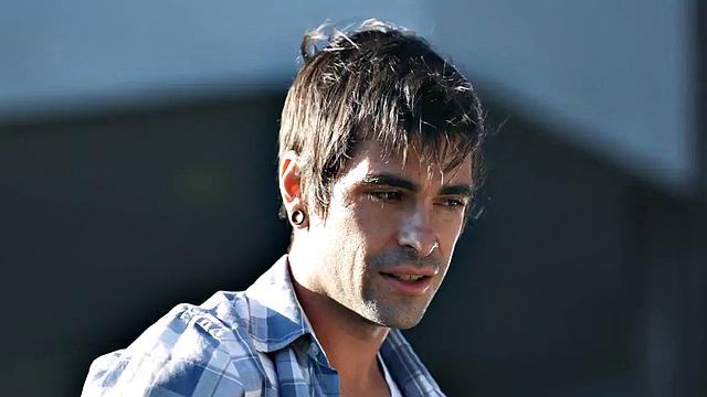 Outdoor babe bounces on lover's cock after pussylicking