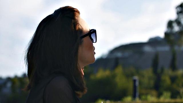 Outdoor babe bounces on lover's cock after pussylicking