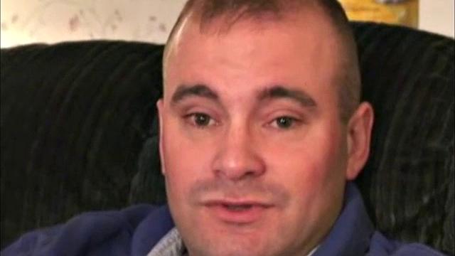 зрелая дамочка дрочит и ловит сперму на себя