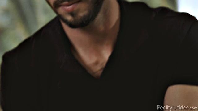 Мелисса Страттон соблазняет массажиста и получает жаркий трах на столе массажа.