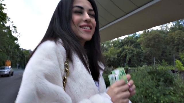 Cute big-titted picked up babe gets pussysmashed outdoors