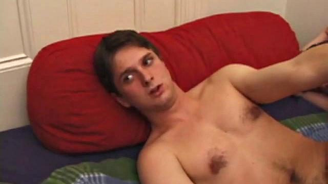 Два взрослых гея меняются ролями: Джейми и Мэтью выбирают кто сверху, кто снизу - спор по-взрослому, член впечатляет обоих!