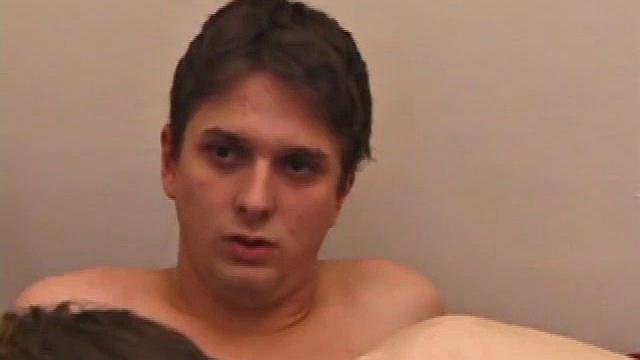Два взрослых гея меняются ролями: Джейми и Мэтью выбирают кто сверху, кто снизу - спор по-взрослому, член впечатляет обоих!