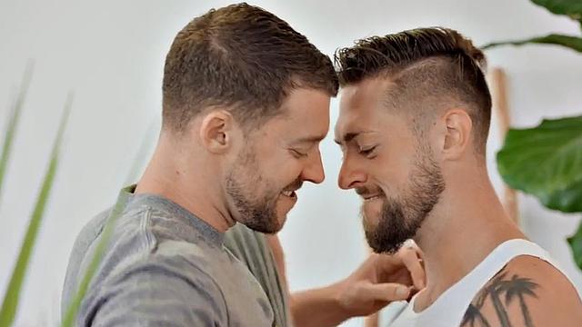 Eager jock barebacked by BF at home till cumshot