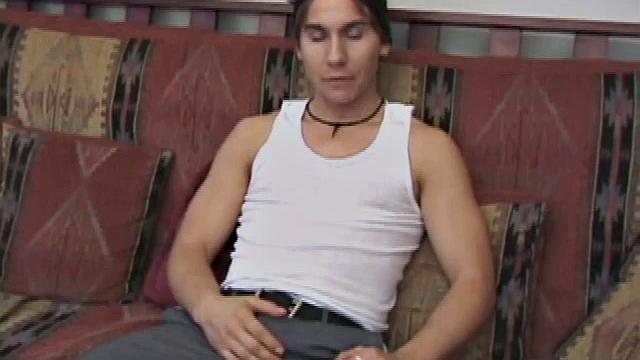 Смотри, как Брок Лабелли дрочит и мощно кончает