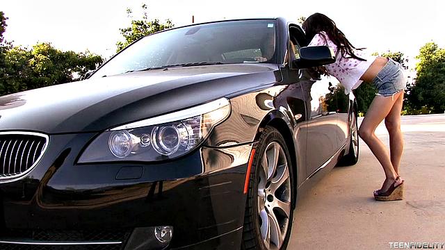 дочка мстит матери громким сексом с парнем у всех на виду