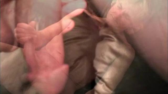 зрелая раскручивает мужика до последней капли