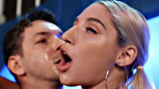 абелла в синем латексе - масляная жопа и анальный марафон