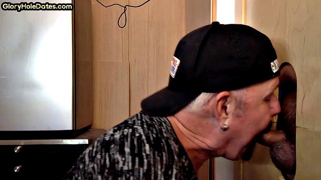 Gloryhole gaydaddy sucks cock in homemade private video