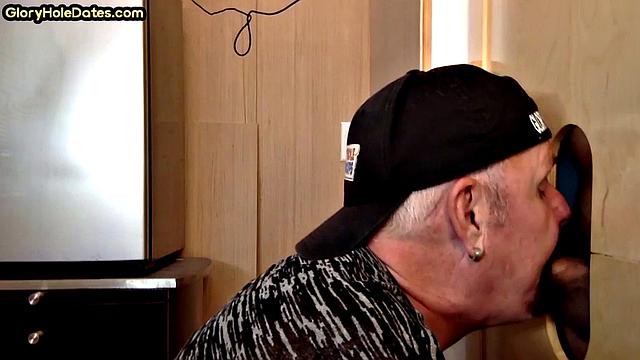 Gloryhole gaydaddy sucks cock in homemade private video