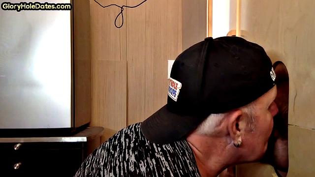 Gloryhole gaydaddy sucks cock in homemade private video