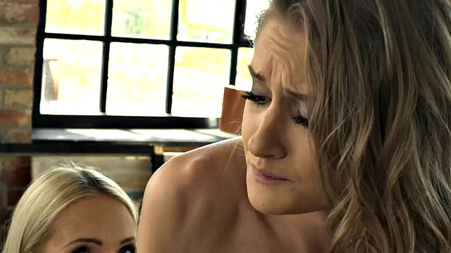 Tiny babe gets pussyeaten and fingered in 3some