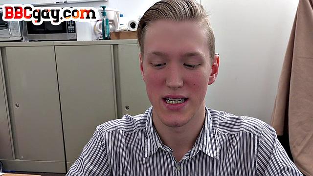 Firsttimer jock fucked at office