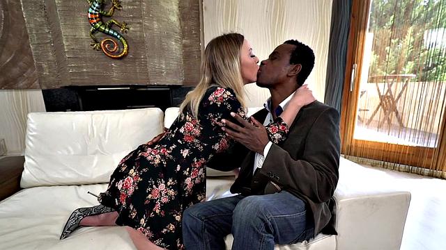 Babe sucks older guy in interracial duo before riding