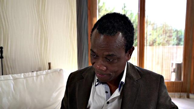 Babe sucks older guy in interracial duo before riding