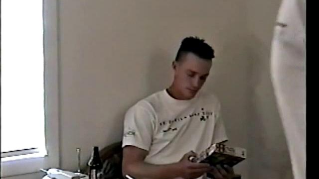 Гей-джейсон дважды кончает от минета и дрочки.