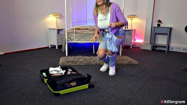 Жена поймала соседа за нюханием трусиков и устроила ему горячий минет с продолжением в постели.