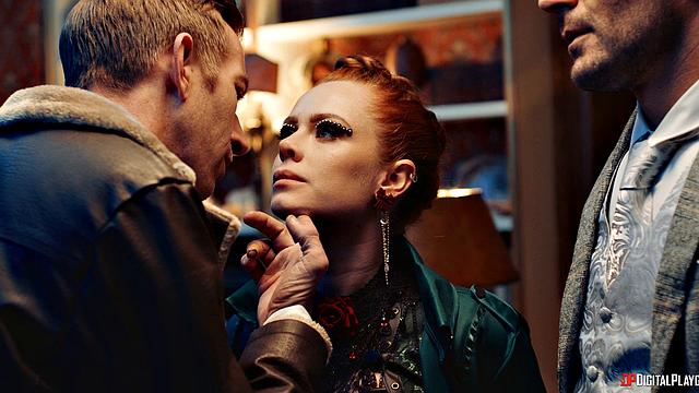 рыжая в корсете получает двойное проникновение от двух мужиков