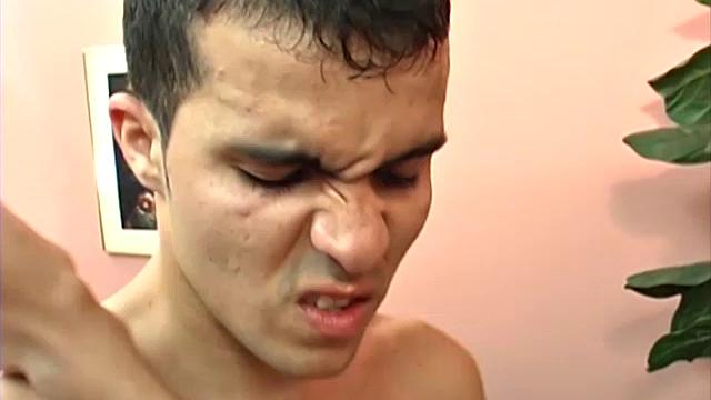 Раул и Пауло сосут друг другу и трахаются в попку на камеру